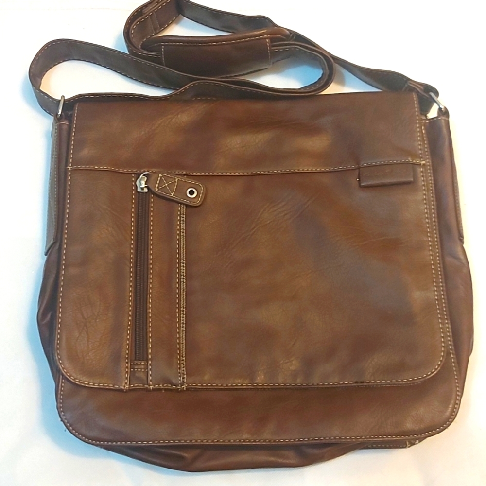 Cedat ridge faux leather messenger bag